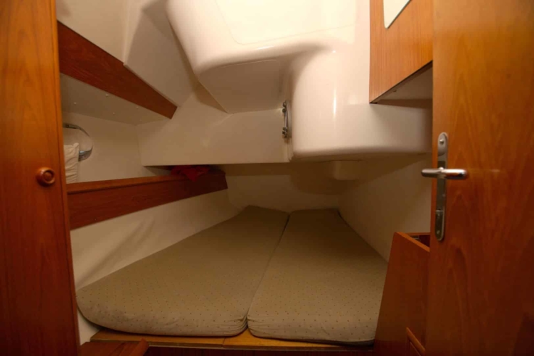 cabin-aft-02-halkidiki-sailing-jeanneau36.2-001