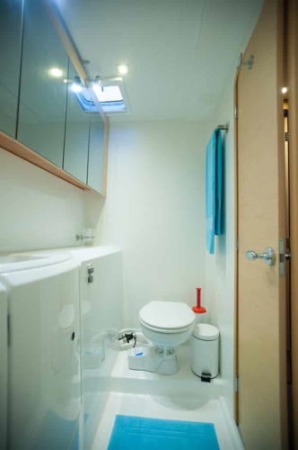 lagoon400s2_15-681x1024