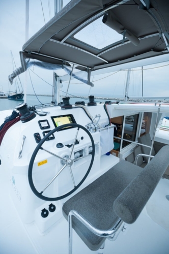 lagoon400s2_8-681x1024