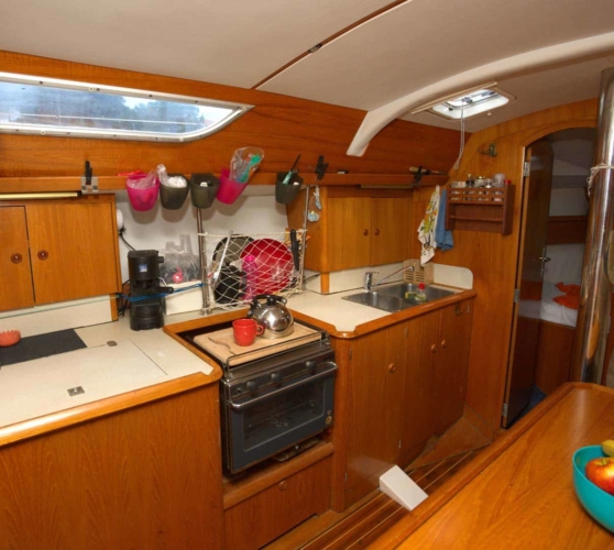 our-kitchen-halkidiki-sailing-jeanneau36.2-007